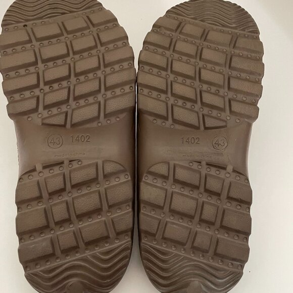 Rubber Slide Sandals. Brand new - Size  10.5 - Unisex Adults-  Color Brow - Picture 3 of 3